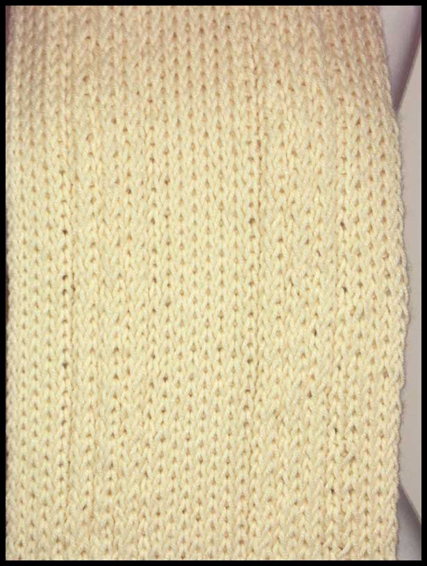 Double Knitted Cable Scarf Back closeup (click to go back)