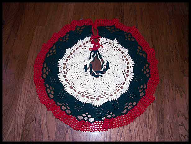 Circle of Lace Christmas Tree Skirt - Top View (click to go back)